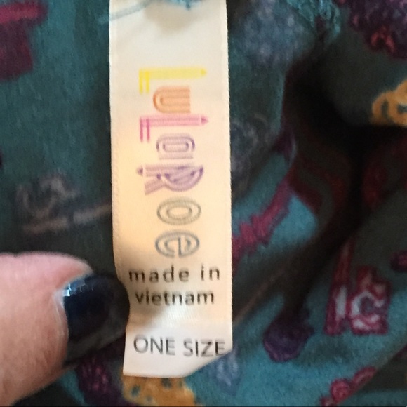 ⚡️ 🗝 EUC LuLaRoe OS Leggings with Skeleton Keys - Picture 3 of 4